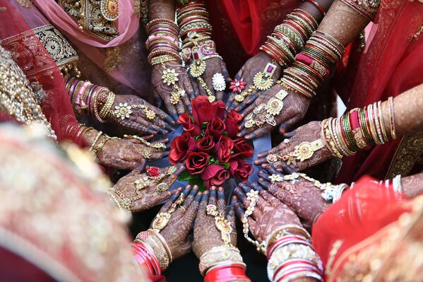 Brides During Mass Wedding Ceremony in India - Sputnik International