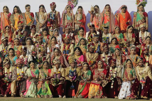 Newly Weds During Mass Wedding Ceremony in India - Sputnik International