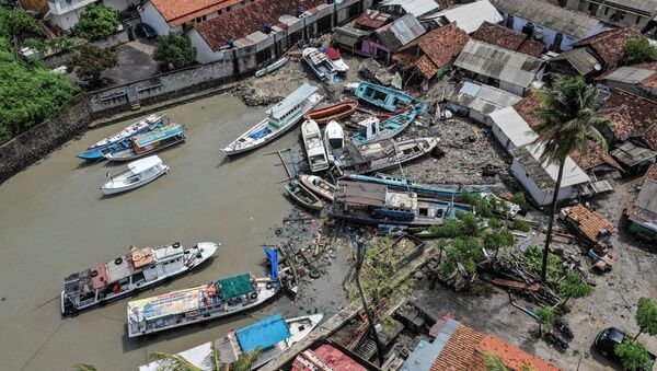 Stranded boats are seen near houses after a tsunami hit at Anyer in Banten, Indonesia, December 24, 2018 in this photo taken by Antara Foto - Sputnik International