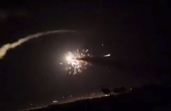This frame grab from a video provided by the Syrian official news agency SANA shows missiles flying into the sky near Damascus, Syria, Tuesday, Dec. 25, 2018. - Sputnik International