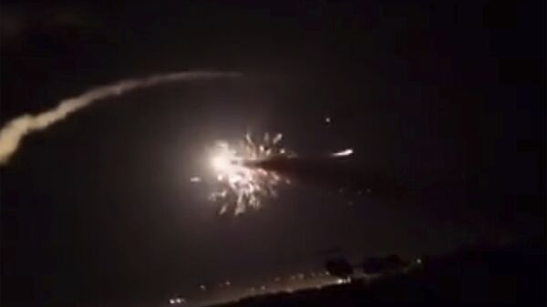 This frame grab from a video provided by the Syrian official news agency SANA shows missiles flying into the sky near Damascus, Syria, Tuesday, Dec. 25, 2018. - Sputnik International
