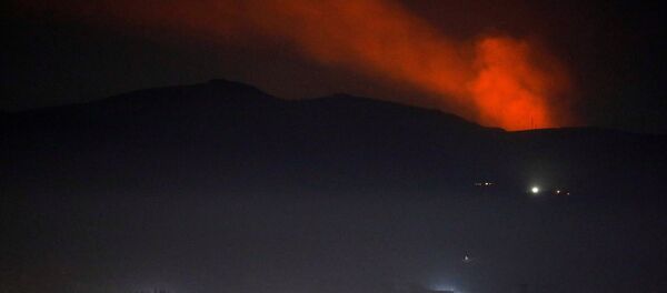 Smoke rises past a mountain as seen from Damascus countryside, Syria, December 25, 2018 - Sputnik International