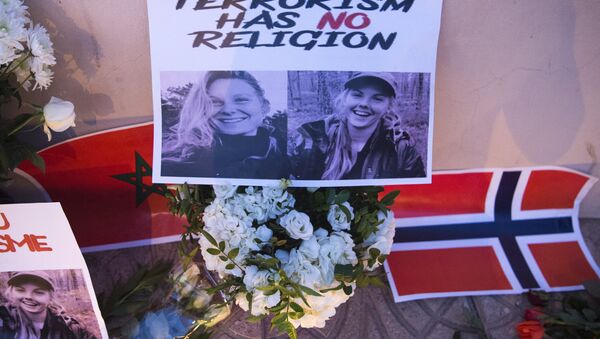 This picture taken on December 21, 2018 shows a combo photo murdered Danish student Louisa Vesterager Jespersen (L) and Nowegian Maren Ueland placed on top of flowers and between the flags of Morocco an Norway as Moroccans pay tribute to the Scandinavian victims - Sputnik International