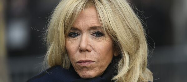 French first lady Brigitte Macron is seen prior to a visit at the Centre Georges Pompidou modern art museum, on November 27, 2018 in Paris, as part of Iohannis' state visit to France French first lady Brigitte Macron is seen prior to a visit at the Centre Georges Pompidou modern art museum, on November 27, 2018 in Paris, as part of Iohannis' state visit to France - Sputnik International