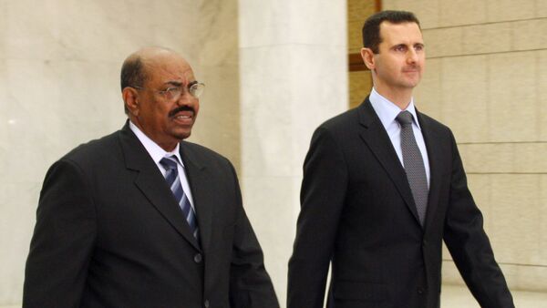 Syrian President Bashar al-Assad (R) meets with Sudanese counterpart Omar Al-Bashir (L) at the presidential palace in Damascus on January 12, 2008 - Sputnik International