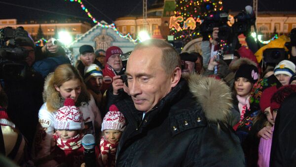 Russian President Vladimir Putin talks to children while visiting the Red Square skating rink next to the Kremlin (File) - Sputnik International