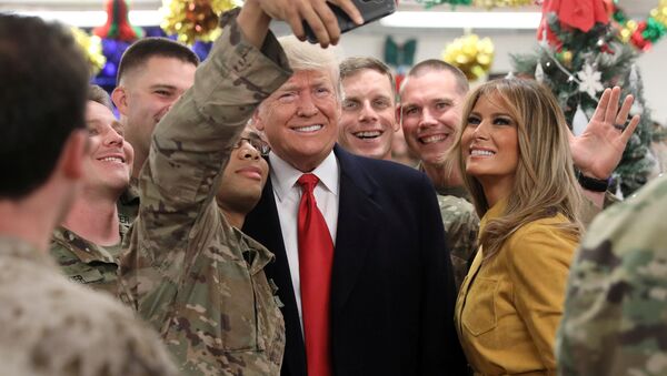 U.S. President Trump and the First Lady greet military personnel at the dining facility during an unannounced visit to Al Asad Air Base, Iraq - Sputnik International