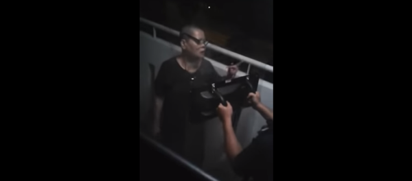 Singapore woman gets stunned by police officers after attacking neighbor's apartment with meat cleaver - Sputnik International