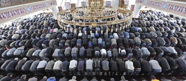 Muslims pray at a mosque for the Eid al-Fitr holiday, which marks the end of the holy Muslim fasting month of Ramadan in Duisburg, western Germany (File) Muslims pray at a mosque for the Eid al-Fitr holiday, which marks the end of the holy Muslim fasting month of Ramadan in Duisburg, western Germany (File) - Sputnik International
