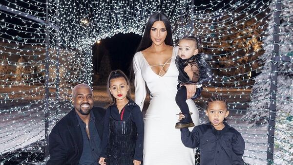 Kim Kardashian and family. Merry Christmas - Sputnik International