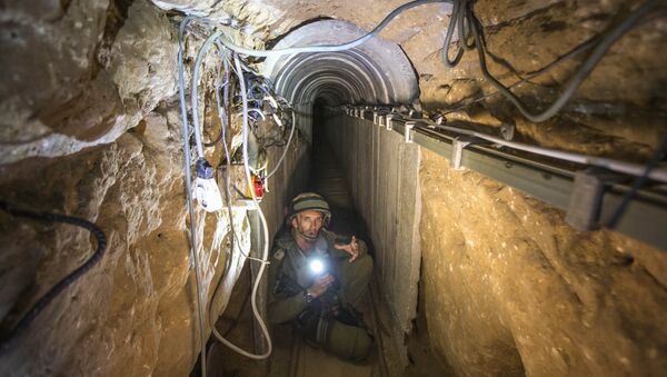 An Israeli army officer gives journalists a tour, Friday, July 25, 2014, of a tunnel allegedly used by Palestinian militants for cross-border attacks, at the Israel-Gaza Border - Sputnik International