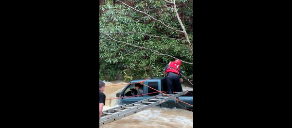 First responders in Tennessee work to rescue woman and child from a swollen creek. First responders in Tennessee work to rescue woman and child from a swollen creek. - Sputnik International