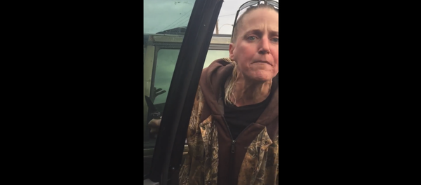 US woman goes on racist rant and brandishes knife on family in Oregon - Sputnik International