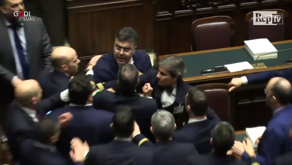 Brawl in Italy's Parliament - Sputnik International