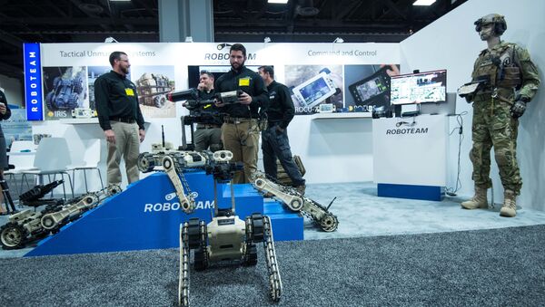 A man demonstrates the use of a robot by Roboteam during the Association of the United States Army (AUSA) Annual Meeting and Exposition in Washington,DC on October 14, 2014 - Sputnik International