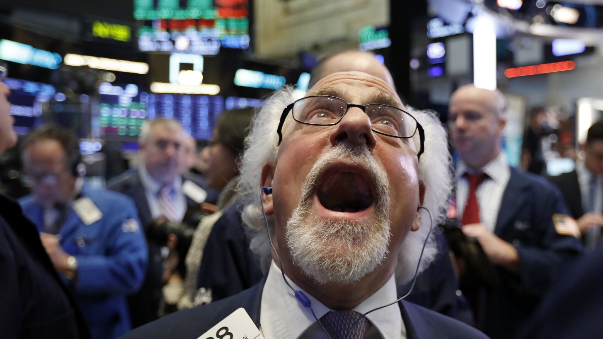 Trader Peter Tuchman works on the floor of the New York Stock Exchange, Friday, Dec. 28, 2018.  - Sputnik International, 1920, 18.05.2022