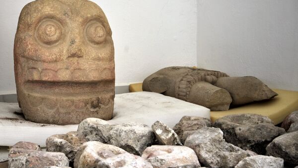 In this 2018 photo provided by Mexico's National Institute of Anthropology and History, INAH, a skull-like stone carving and a stone trunk depicting the Flayed Lord, a pre-Hispanic fertility god depicted as a skinned human corpse, are stored after being excavated from the Ndachjian–Tehuacan archaeological site in Tehuacan, Puebla state, where archaeologists have discovered the first temple dedicated to the deity. - Sputnik International