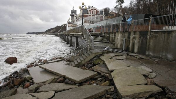 The destroyed esplanade near Grand Palace hotel in Svetlogorsk following a storm that hit Kaliningrad Region's coastal areas. - Sputnik International