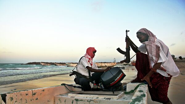  Somali pirates carrying out preparations to a skiff in Hobyo, northeastern Somalia. File photo - Sputnik International