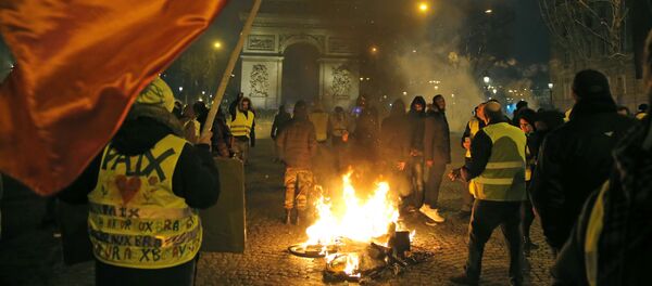 Demonstrators wearing yellow vests stands next to a burning bicycle at the Champs Elysees avenue during a protest in Paris, Saturday, Jan. 5, 2019. Demonstrators wearing yellow vests stands next to a burning bicycle at the Champs Elysees avenue during a protest in Paris, Saturday, Jan. 5, 2019. - Sputnik International