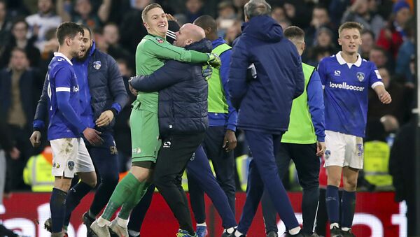 Oldham's caretaker manager Pete Wild embraces the players after victory over Fulham on January 6, 2018 - Sputnik International