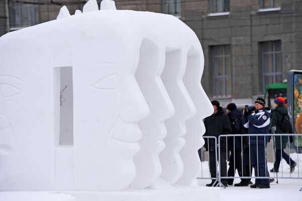 A Snow Sculpture Made by Artists at XIX Siberia's Festival - Sputnik International