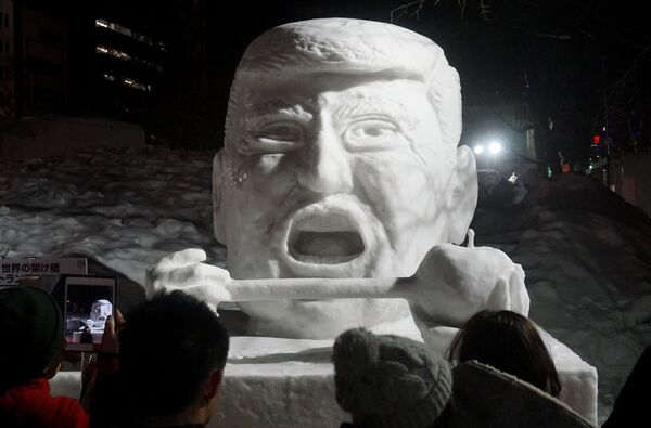 Snow Sculture of Donald Trump in Sapporo - Sputnik International