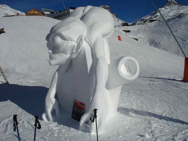 Snow Sculpture at the Contest Dedicated to Steven Spielberg's Characters in Austria - Sputnik International