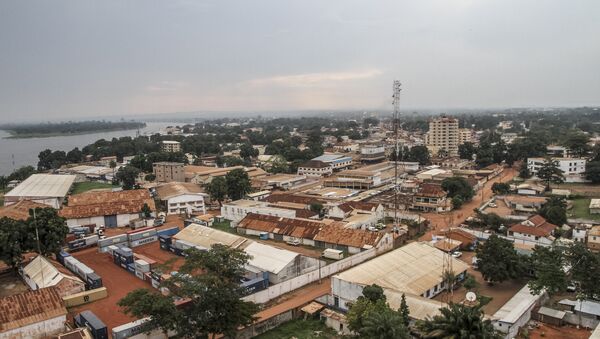 A view of the River Ubangi and the deserted streets of the capital Bangui, gripped by renewed violence are pictured on September 29, 2015 - Sputnik International
