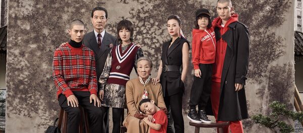 A portrait of togetherness, gathering the cross generations of family for a seasonal celebration - Sputnik International