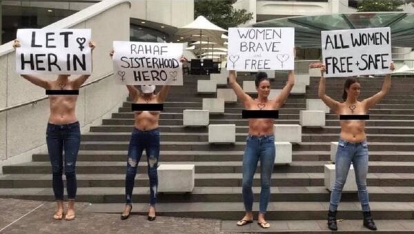 Topless women demonstrate in support of Saudi teen who fled her family - Sputnik International