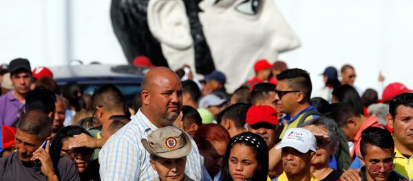 Supporters of Venezuela's President Nicolas Maduro gather around Supreme Court ahead of his swearing-in ceremony, in Caracas, Venezuela January 10, 2019. Supporters of Venezuela's President Nicolas Maduro gather around Supreme Court ahead of his swearing-in ceremony, in Caracas, Venezuela January 10, 2019. - Sputnik International