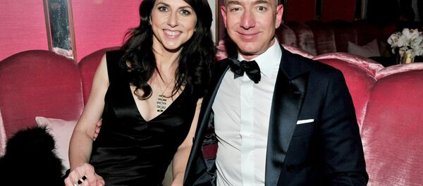 (FILES) In this file photo taken on February 26, 2017 (L-R) CEO of Amazon Jeff Bezos and his wife writer MacKenzie Bezos attend the Amazon Studios Oscar Celebration at Delilah in West Hollywood, California (FILES) In this file photo taken on February 26, 2017 (L-R) CEO of Amazon Jeff Bezos and his wife writer MacKenzie Bezos attend the Amazon Studios Oscar Celebration at Delilah in West Hollywood, California - Sputnik International