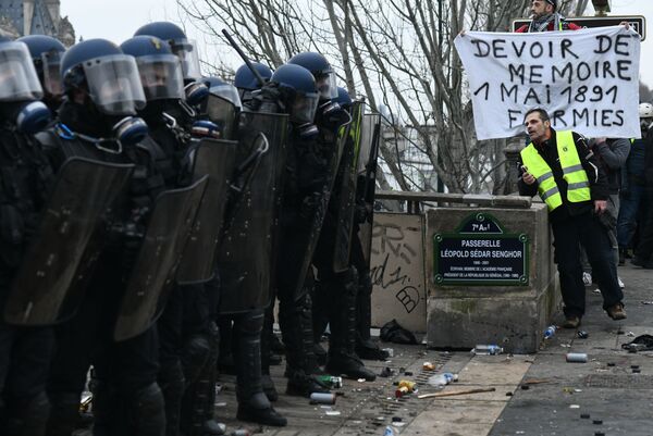 Yellow vests Protests in Paris - Sputnik International