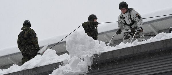 Soldiers of the German armed forces Bundeswehr remove snow from the roof of a high school building in Berchtesgaden, Germany, January 10, 2019 Soldiers of the German armed forces Bundeswehr remove snow from the roof of a high school building in Berchtesgaden, Germany, January 10, 2019 - Sputnik International