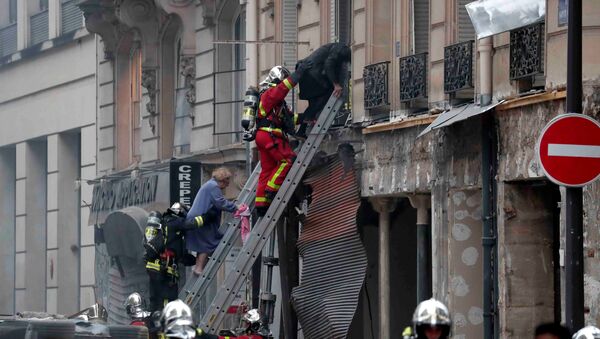 Firemen work at the site of an explosion in a bakery shop in the 9th District in Paris - Sputnik International
