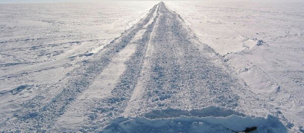 The ice highway at the Antarctica The ice highway at the Antarctica - Sputnik International