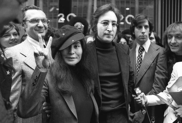 Former Beatle John Lennon and his wife, Yoko Ono - Sputnik International
