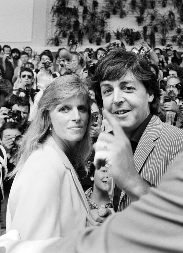 Musician Paul McCartney and his wife Linda - Sputnik International