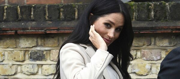 Meghan, The Duchess of Sussex leaves after a visit to Mayhew animal welfare charity at its offices in north-west London, Wednesday Jan. 16, 2019 Meghan, The Duchess of Sussex leaves after a visit to Mayhew animal welfare charity at its offices in north-west London, Wednesday Jan. 16, 2019 - Sputnik International