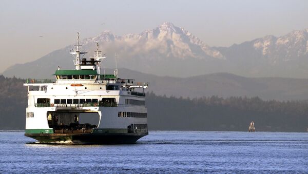 The Washington state ferry Tacoma crosses the Puget Sound in view of the Olympic mountains behind Thursday morning, Dec. 6, 2018, in Seattle. - Sputnik International