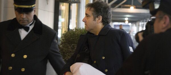 Michael Cohen arrives at his home in New York with his left arm in a sling supported by a pillow Friday, Jan. 18, 2019. Michael Cohen arrives at his home in New York with his left arm in a sling supported by a pillow Friday, Jan. 18, 2019. - Sputnik International