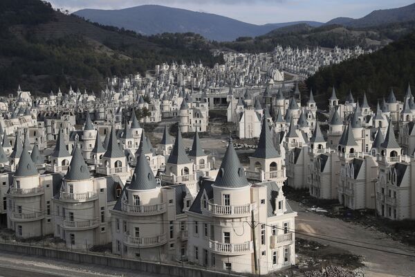 'Disney' Desolation: A Tour of Turkish Luxury Ghost Town - Sputnik International