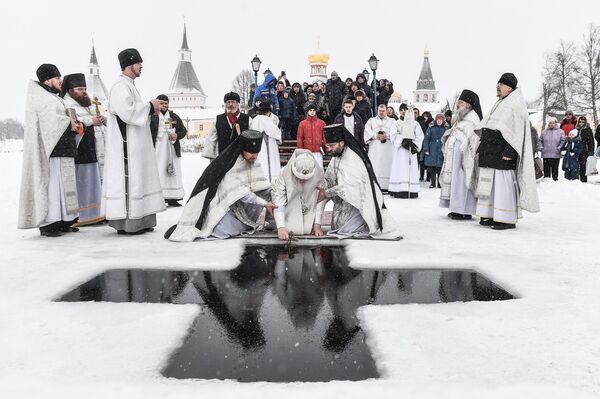 Consecration of a baptistery at the Valday Iversky Monastery Consecration of a baptistery at the Valday Iversky Monastery - Sputnik International