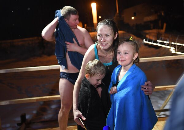 Epiphany celebrations near Moscow River Epiphany celebrations near Moscow River - Sputnik International