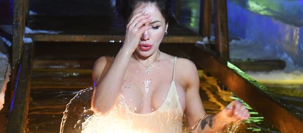 A girl is bathing in an icy lake near the Virgin Monastery of Raifa in Tatarstan A girl is bathing in an icy lake near the Virgin Monastery of Raifa in Tatarstan - Sputnik International