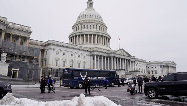 A U.S. Air Force bus meant to transport U.S. Speaker of the House Nancy Pelosi and other members of a congressional delegation to a flight to Belgium and Afghanistan sits guarded by U.S. Capitol Police in front of the Capitol after President Donald Trump cancelled the Air Force flight as the president's dispute with congressional Democrats over the partial government shutdown continues in Washington, U.S., January 17, 2019 - Sputnik International