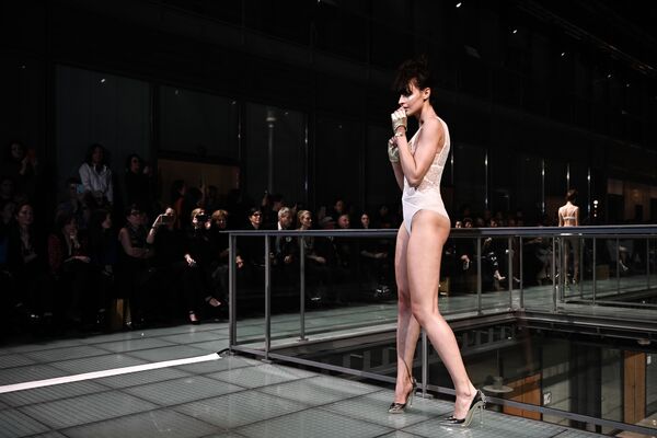 'Lingerie Rocks': Spectacular Musical Fashion Show Hits Paris - Sputnik International