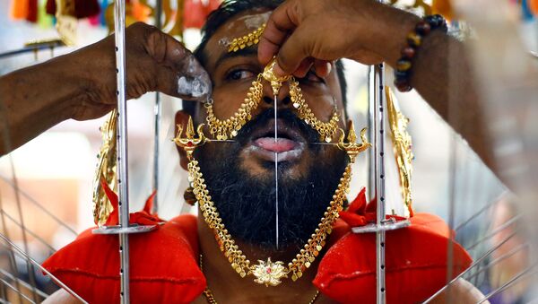 A devotee has his tongue pierced during the Thaipusam festival in Singapore, January 21, 2019 - Sputnik International