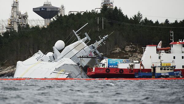 The Norwegian frigate KNM Helge Ingstad takes on water after a collision with the tanker “Sola TS” on November 10, 2018 in the Hjeltefjord near Bergen - Sputnik International